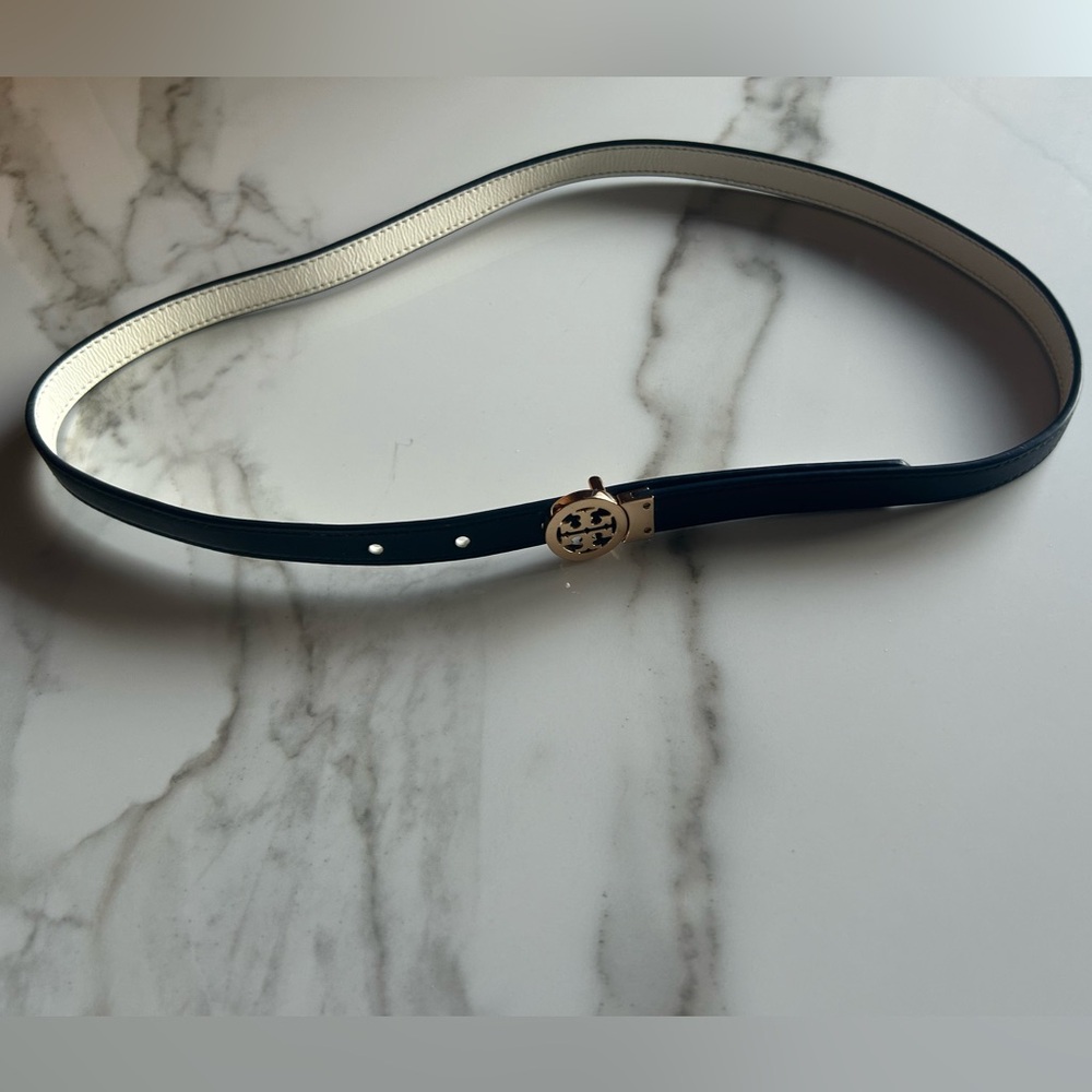 Tory Burch gold logo 0.5” wide reversible belt navy blue and white leather